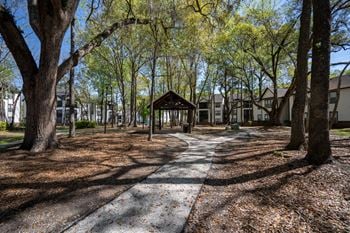 Courtyard with picnic area